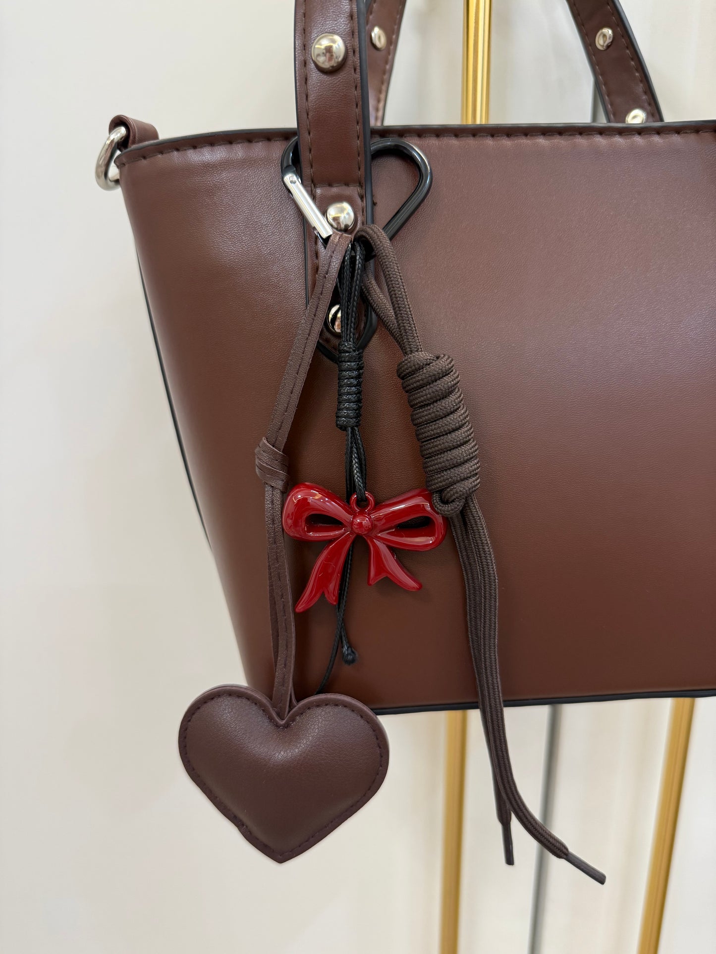 Plain heart in brown