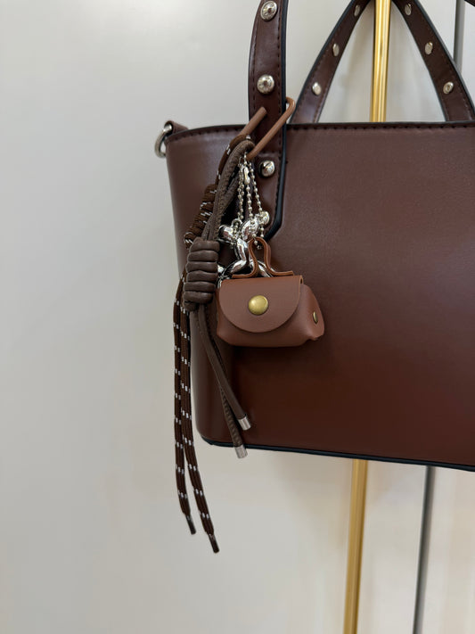 Bag in brown charm
