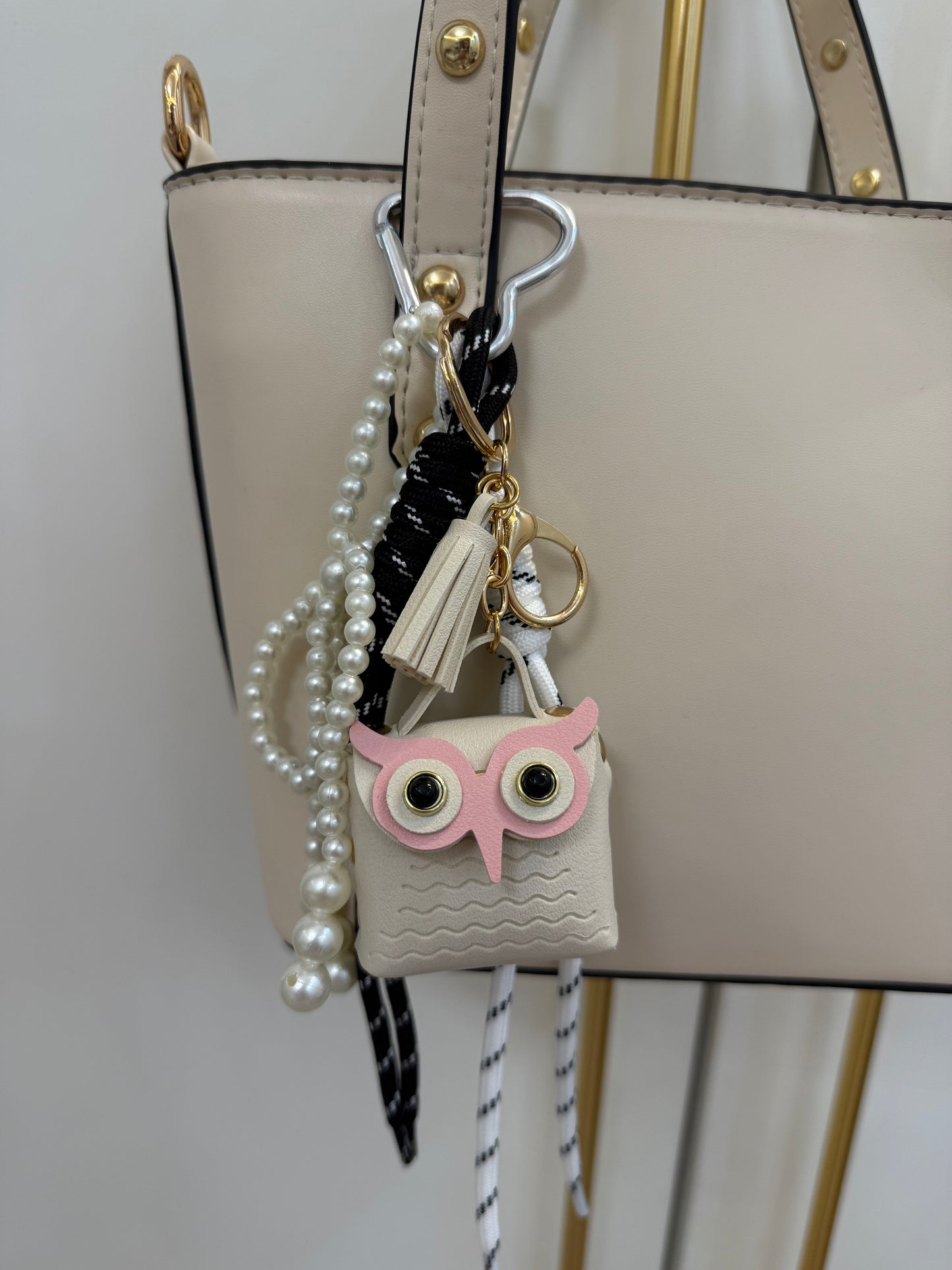 Owl in beige