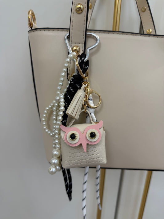 Owl in beige