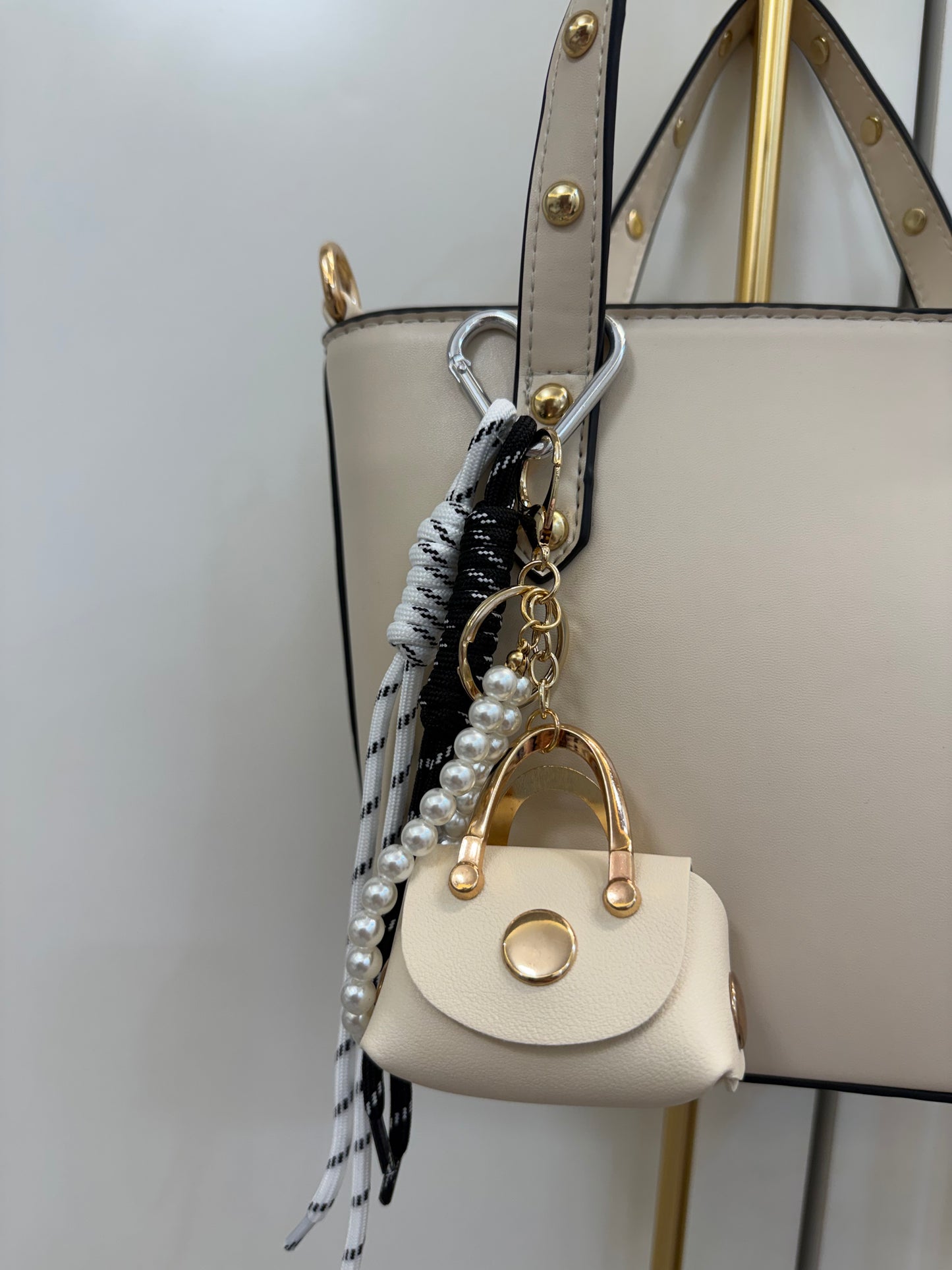 Beige pearl